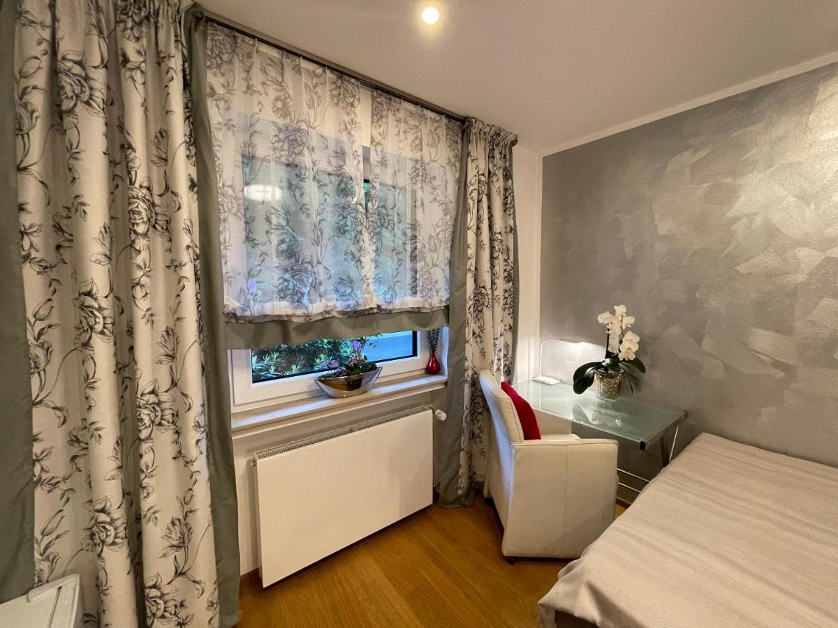Airport Rooms Waldblick Cologne Exterior photo